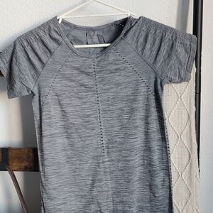 S Athleta Foothill Heather Tee